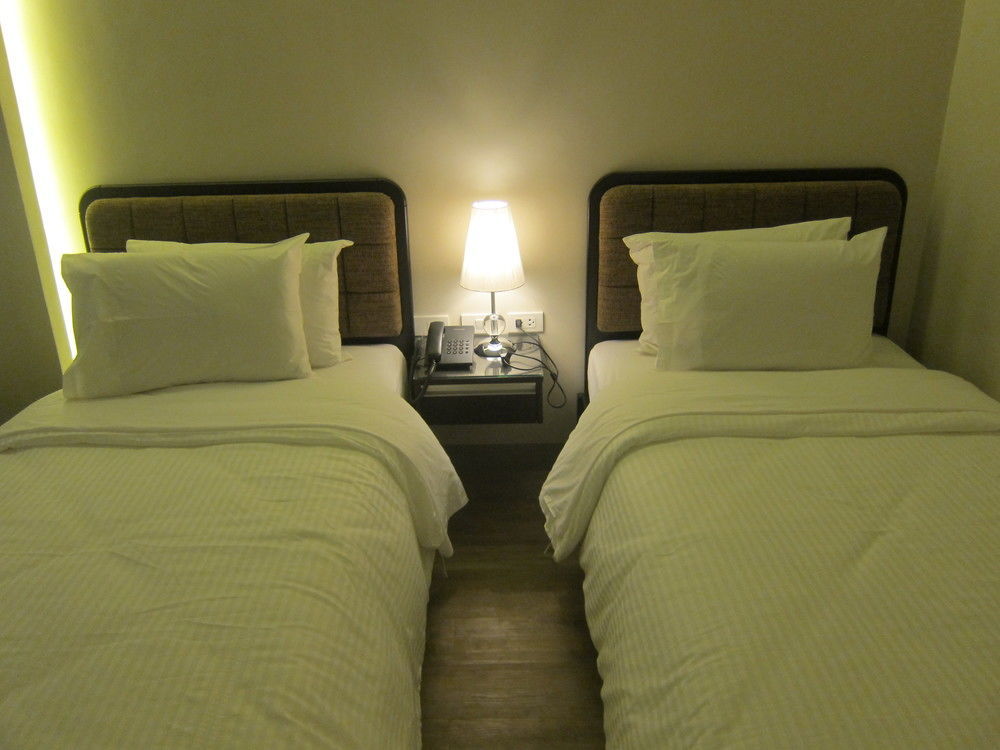 Hotel The Charter House Makati City Zewnętrze zdjęcie