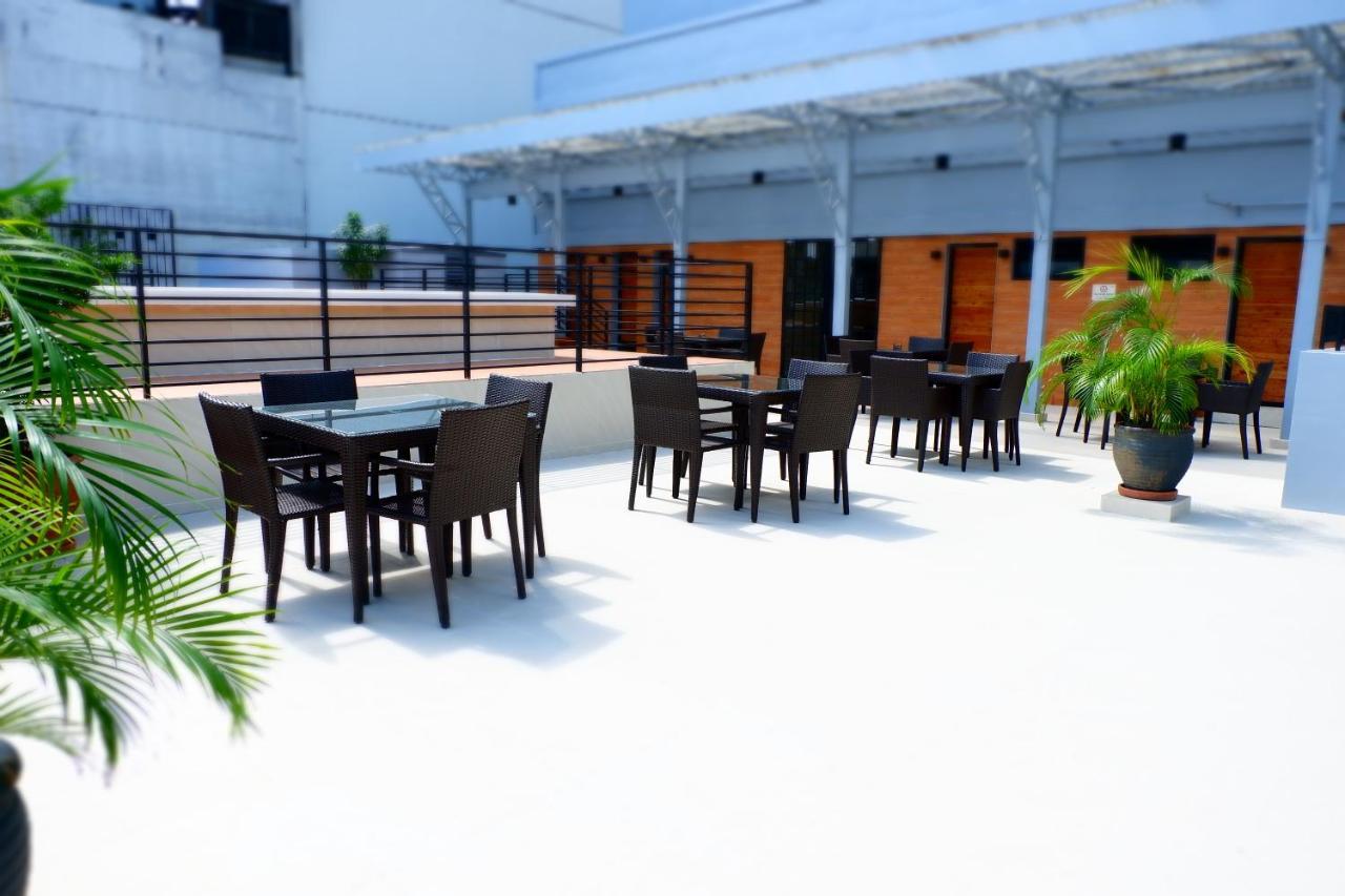 Hotel The Charter House Makati City Zewnętrze zdjęcie